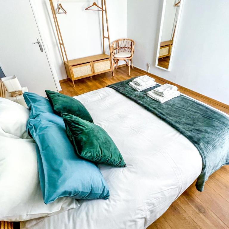 AC - Secure Parking - Near Central Station - Two-Bedroom Apartment - 18