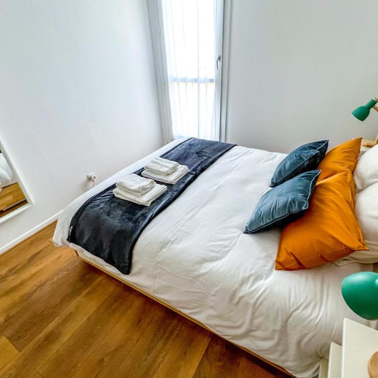 AC - Secure Parking - Near Central Station - Two-Bedroom Apartment - 19
