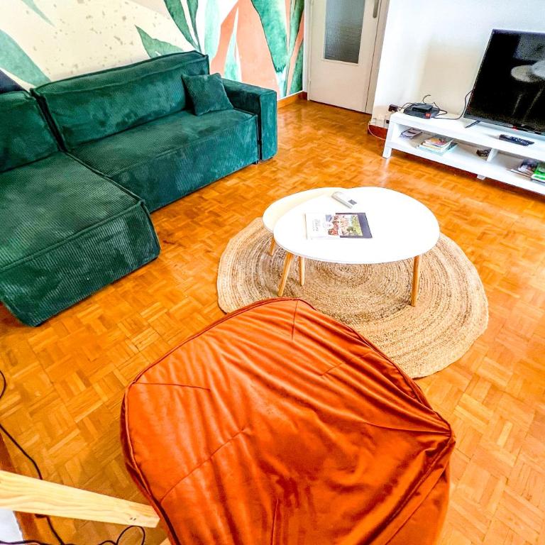 AC - Secure Parking - Near Central Station - Two-Bedroom Apartment - 9