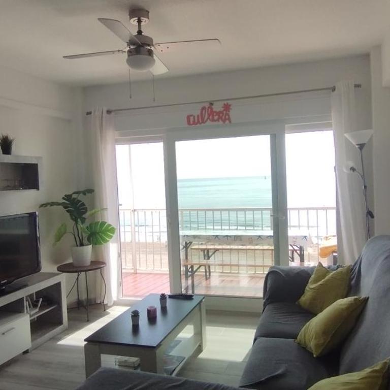 Primera línea en Cullera con piscina. Inmejorables vistas - Three-Bedroom Apartment - 1