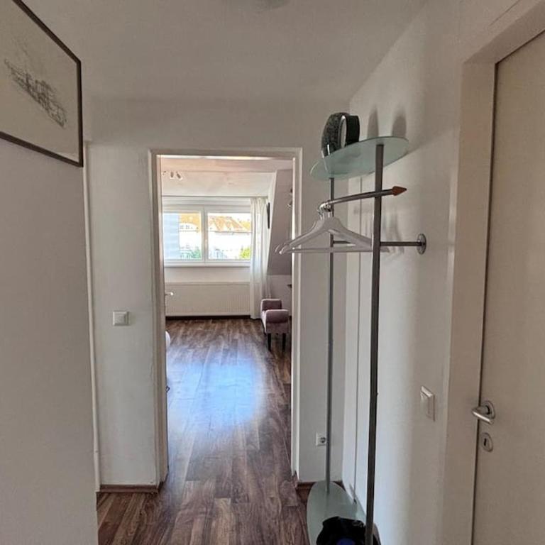 Feine 2-Zimmer Dachgeschoßwohnung - Apartment mit Balkon - 10