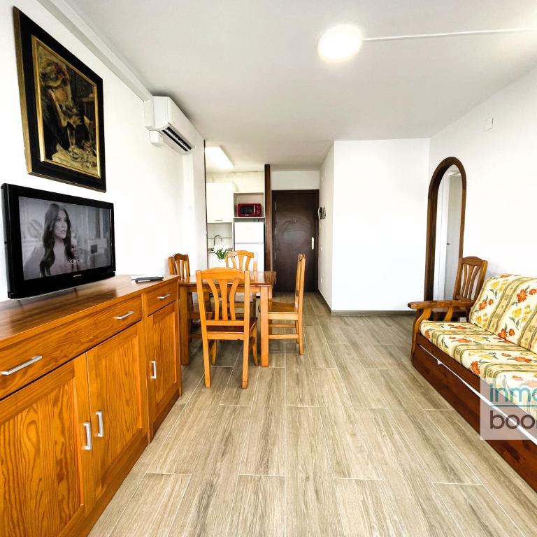 Beach Arquus Family Salou , climatizado y con piscina - Two-Bedroom Apartment - 2