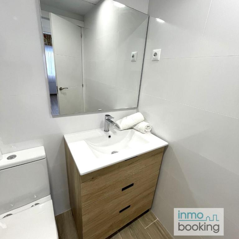 Beach Arquus Family Salou , climatizado y con piscina - Two-Bedroom Apartment - 8
