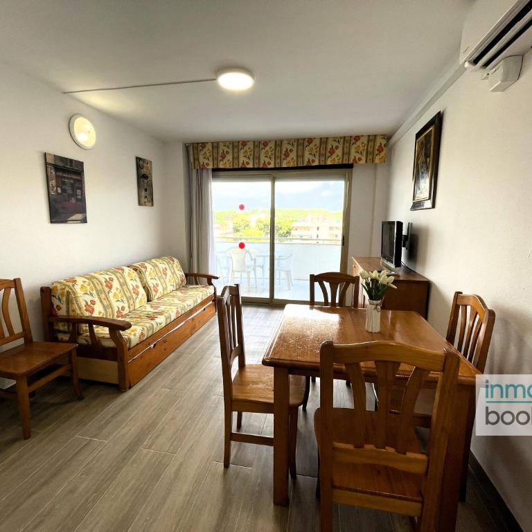 Beach Arquus Family Salou , climatizado y con piscina - Two-Bedroom Apartment - 9