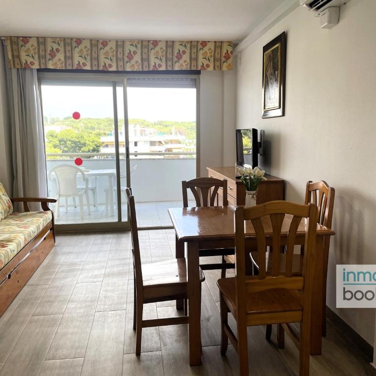 Beach Arquus Family Salou , climatizado y con piscina - Two-Bedroom Apartment - 16