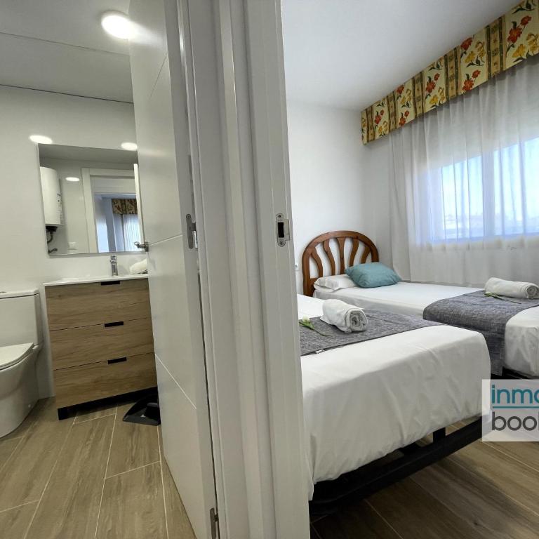 Beach Arquus Family Salou , climatizado y con piscina - Two-Bedroom Apartment - 27