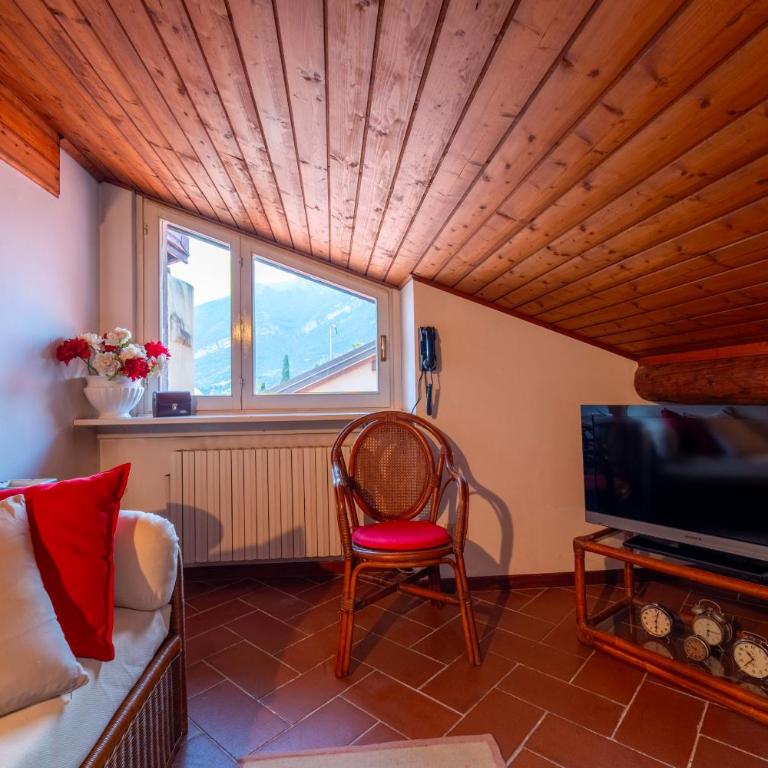 Loppia Secret Mansarda by Wonderful Italy - Apartment - 20