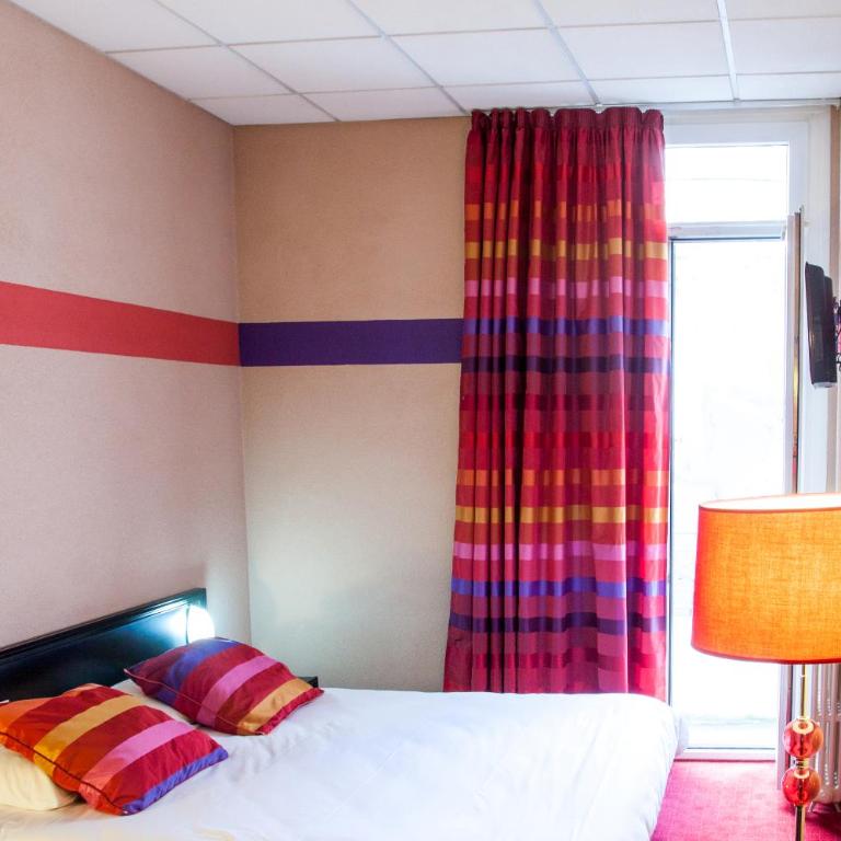 Hôtel Saint Sauveur - Chambre Quadruple - 8