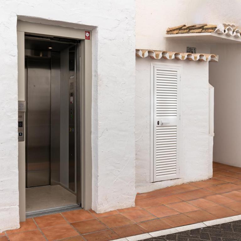 241 Puerto Banus Marbella Front Line - Two-Bedroom Apartment - 32