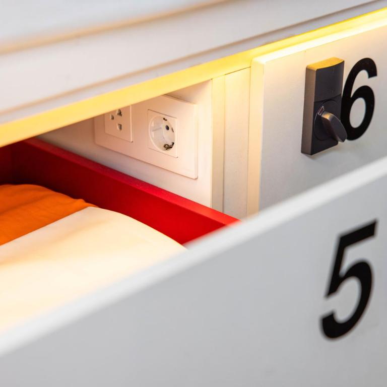 Urbany Hostel BCN GO! - Single Bed in 10-Bed Dormitory Room - 3