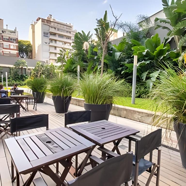 Cozy Apartment w/ Pool, Gym,24h Security & Parking - Deluxe One-Bedroom Apartment with Garden View - 1