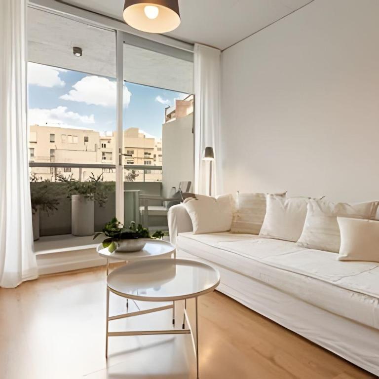 Cozy Apartment w/ Pool, Gym,24h Security & Parking - Deluxe One-Bedroom Apartment with Garden View - 7