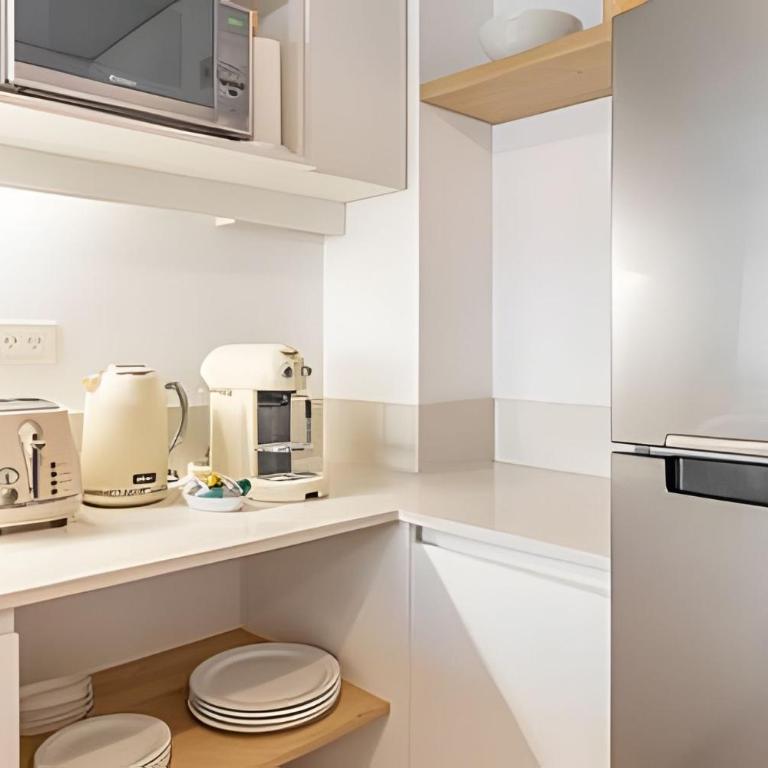 Cozy Apartment w/ Pool, Gym,24h Security & Parking - Deluxe One-Bedroom Apartment with Garden View - 15