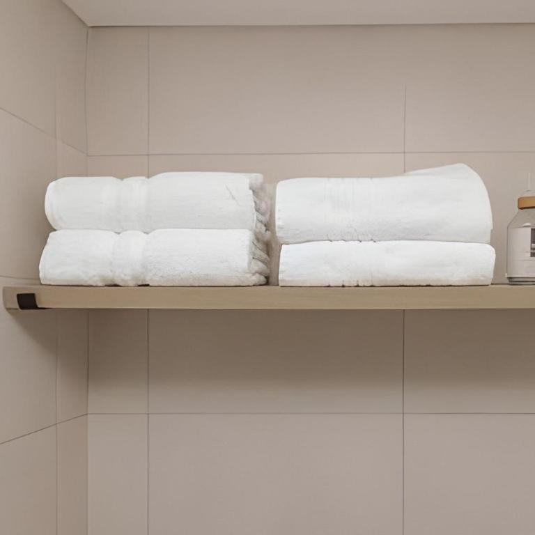 Cozy Apartment w/ Pool, Gym,24h Security & Parking - Deluxe One-Bedroom Apartment with Garden View - 34
