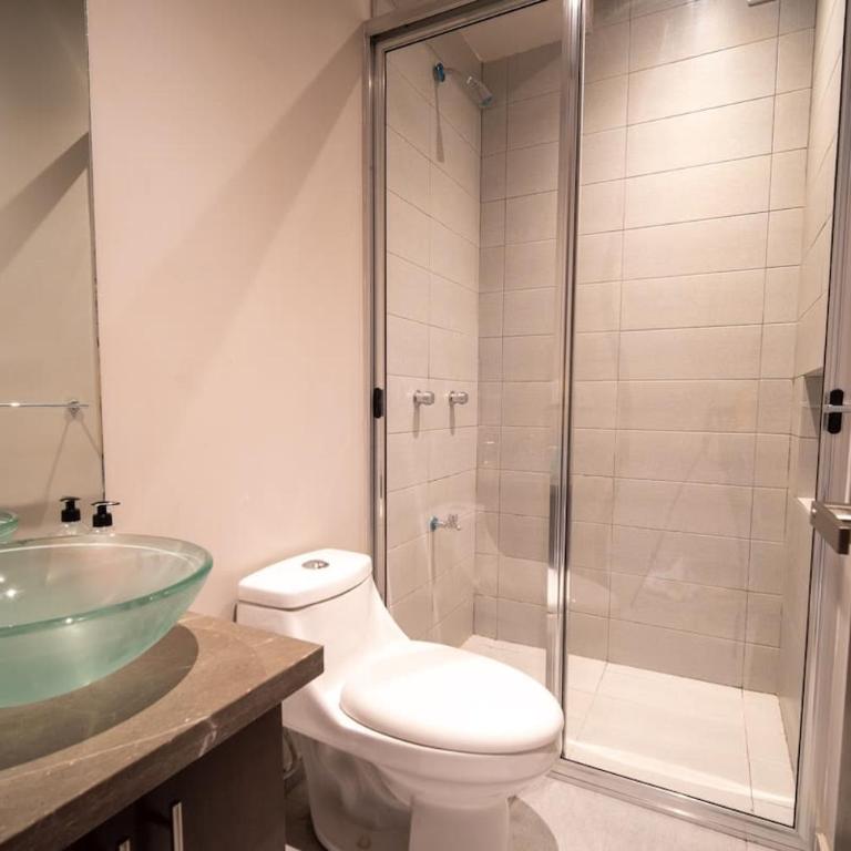 PENINSULA STAYS 2 BR Designer Apartment & 200 MB FAST WIFI New Listing! - Two-Bedroom Apartment - 8
