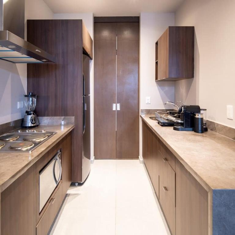 PENINSULA STAYS 2 BR Designer Apartment & 200 MB FAST WIFI New Listing! - Two-Bedroom Apartment - 15