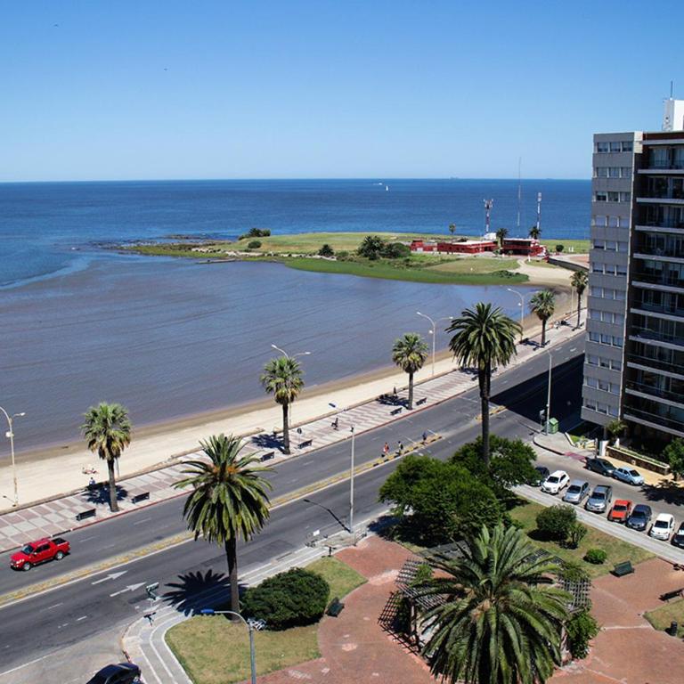 Confortable y Luminoso Apto Frente a Playa Pocitos - Apartamento de 2 dormitorios - 25