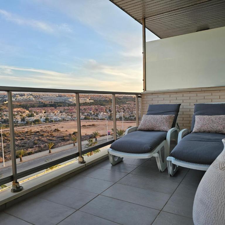 Best sea views in front of the beach - Three-Bedroom Apartment - 3