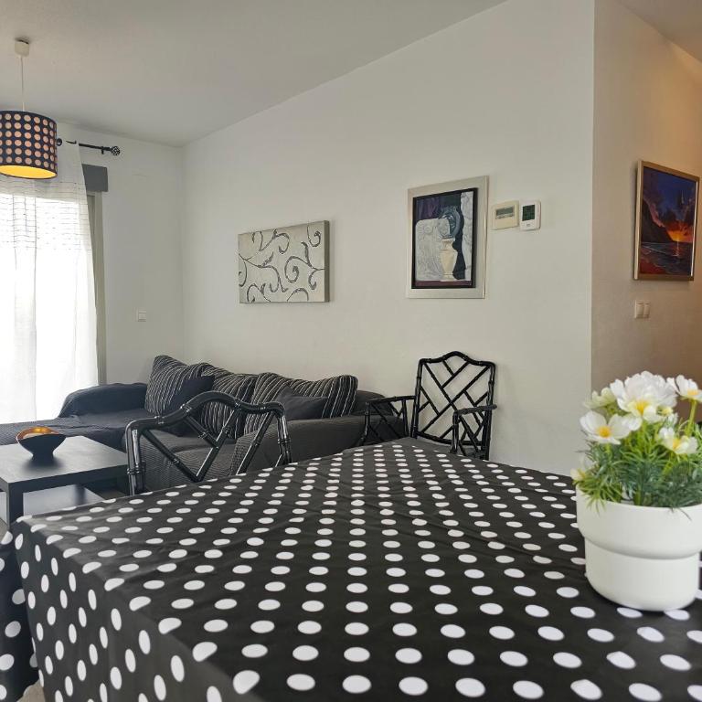 Best sea views in front of the beach - Three-Bedroom Apartment - 18