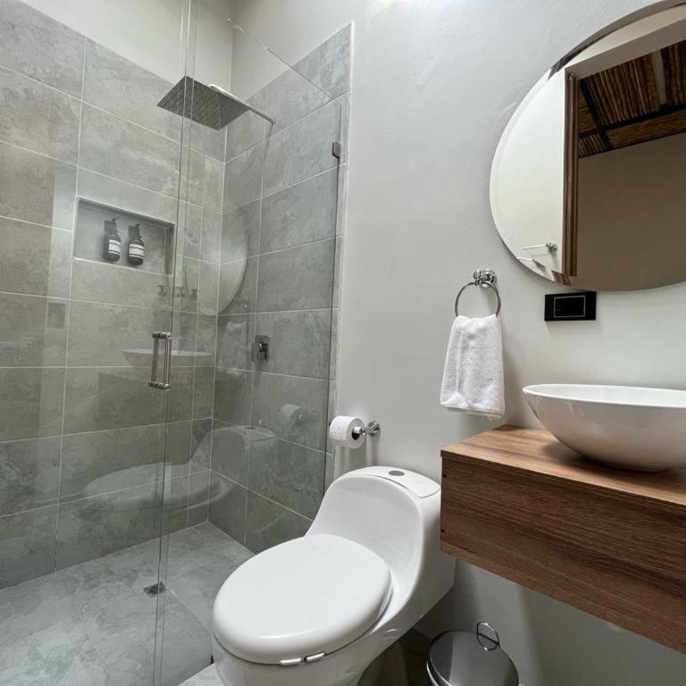 Casa 121 - Habitación Doble con baño privado - 1 o 2 camas - 2