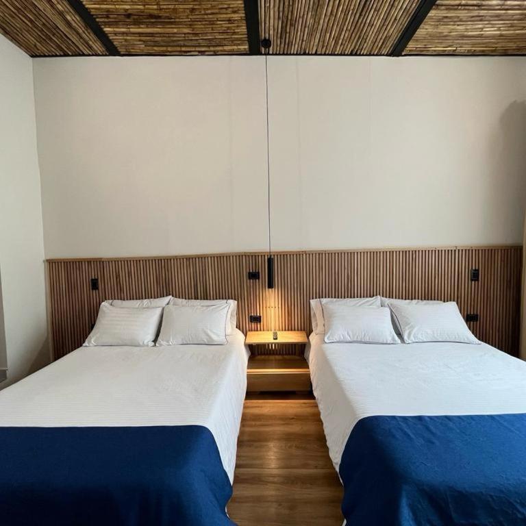 Casa 121 - Habitación Doble con baño privado - 1 o 2 camas - 5