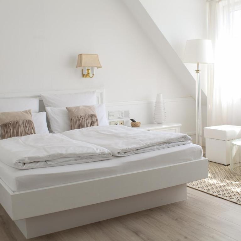 Boutique Hotel Krone München - Charming Comfort with view - 3