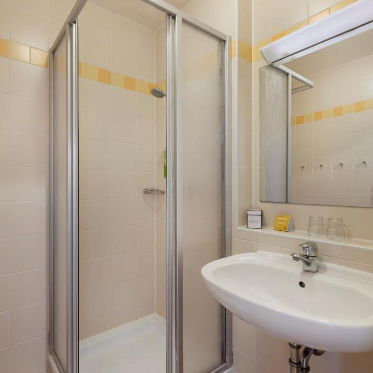 JUFA Hotel Schladming - Fünfbettzimmer - 5