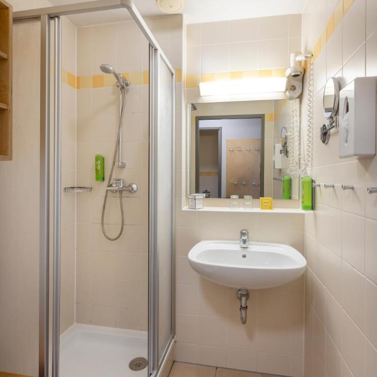JUFA Hotel Schladming - Vierbettzimmer - 8