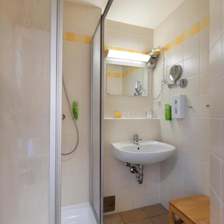 JUFA Hotel Schladming - Vierbettzimmer - 4