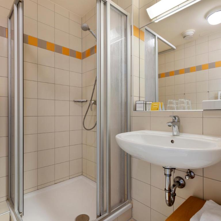 JUFA Hotel Schladming - Dreibettzimmer - 5