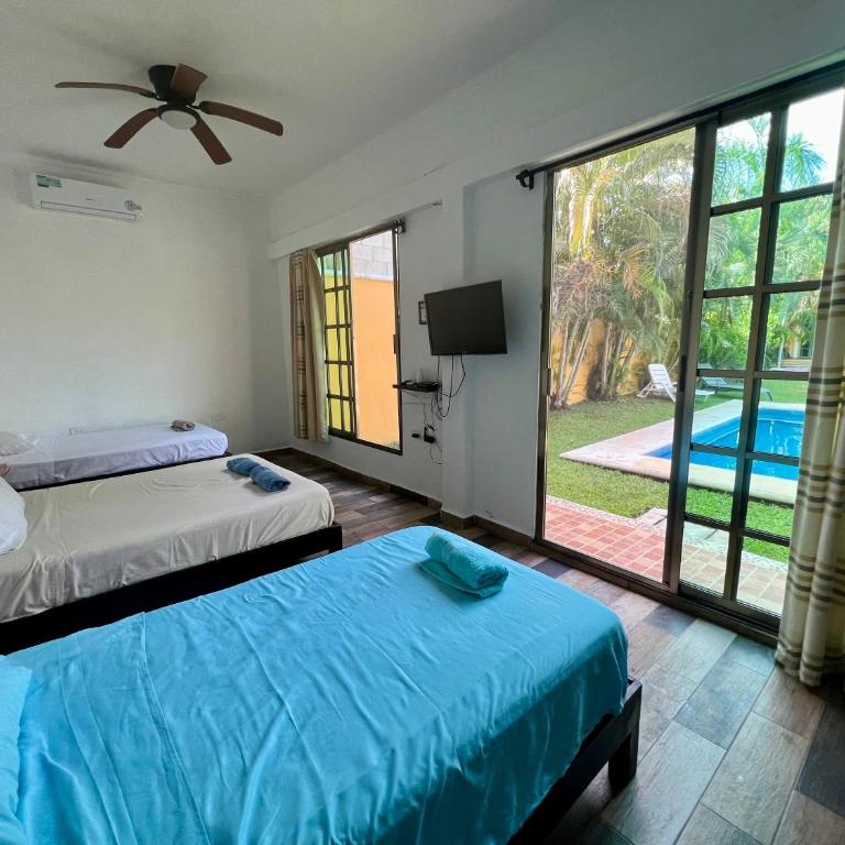 Cancun-Soho - Quadruple Room with Balcony and view to the garden and pool - 5