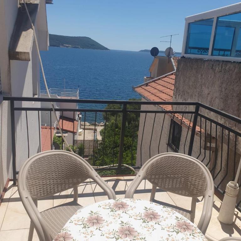 Sea View Apartments - Two-Bedroom Apartment with Balcony and Sea View - 5