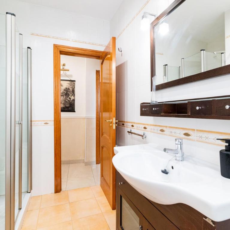 Wekey Homes Centrico y Familiar, Parking Incluido - Three-Bedroom Apartment - 52