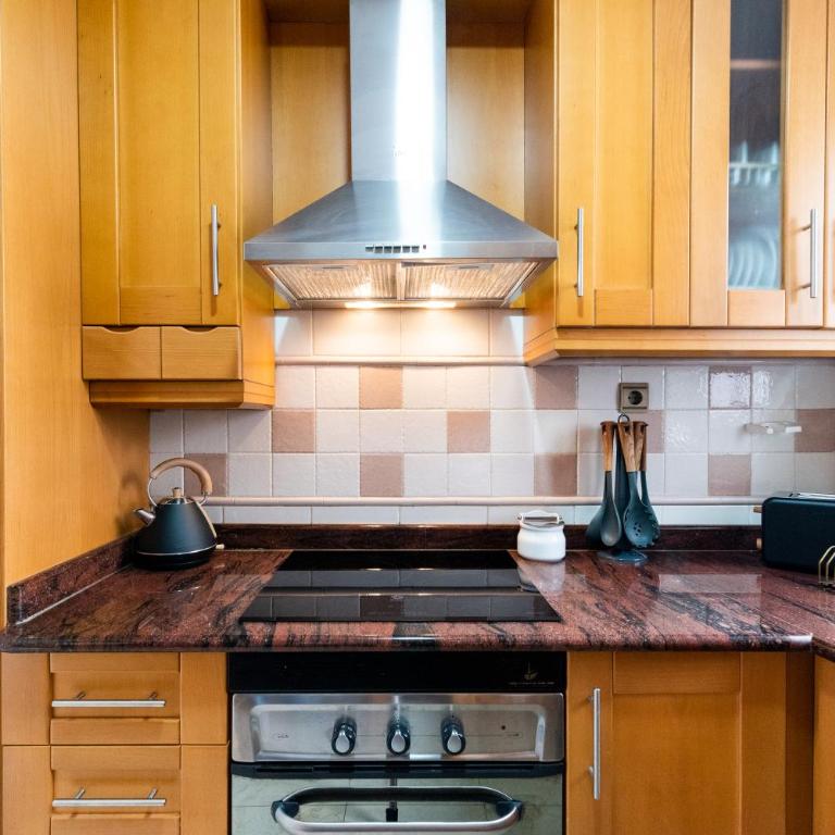 Wekey Homes Centrico y Familiar, Parking Incluido - Three-Bedroom Apartment - 56
