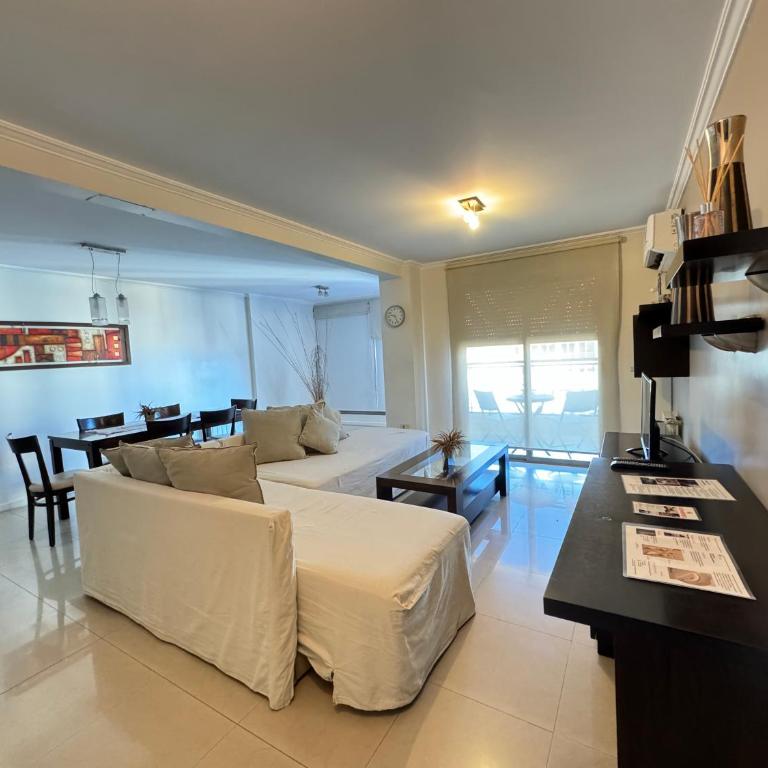 Dpto amplio y luminoso en Nueva Córdoba - Buenos Aires e Irigoyen - Apartamento con balcón - 39