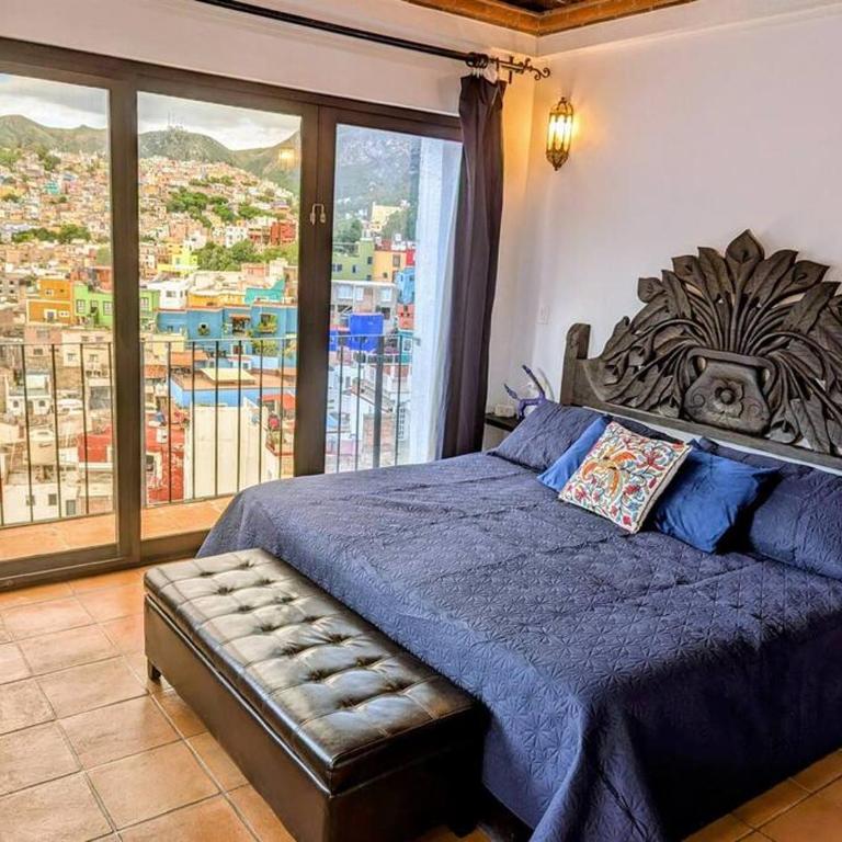 Experience Guanajuato's Magic from Casa Mirador! - Three-Bedroom House - 10