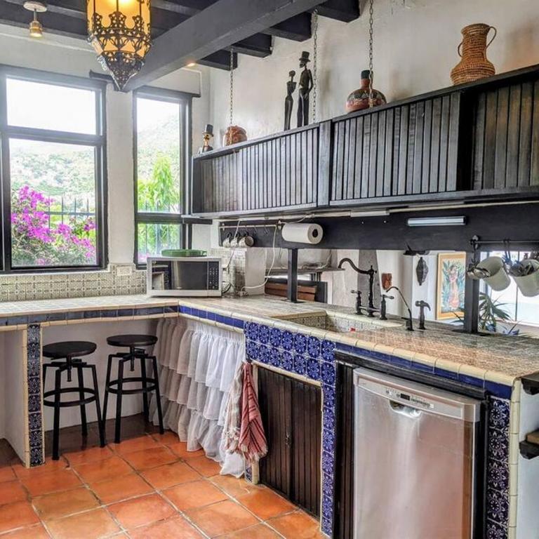 Experience Guanajuato's Magic from Casa Mirador! - Three-Bedroom House - 11