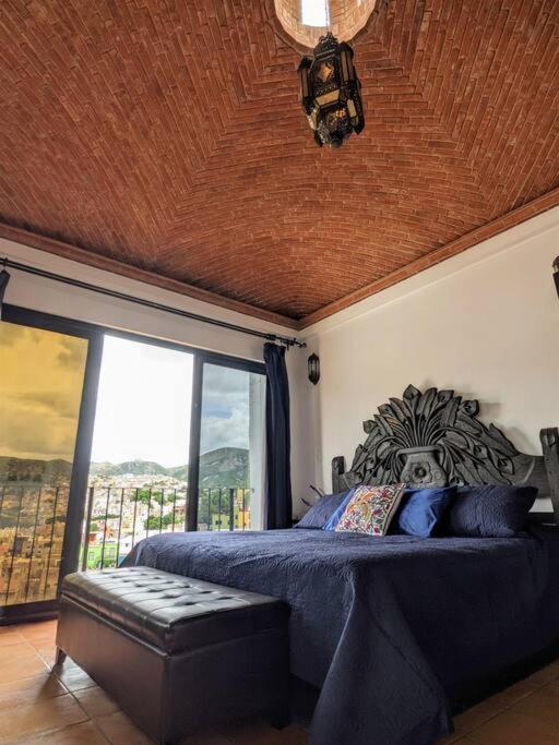 Experience Guanajuato's Magic from Casa Mirador! - Three-Bedroom House - 34