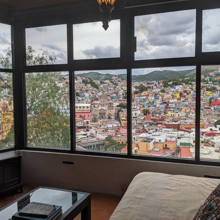 Spacious Studio Boasting Breathtaking Views - Studio - 5