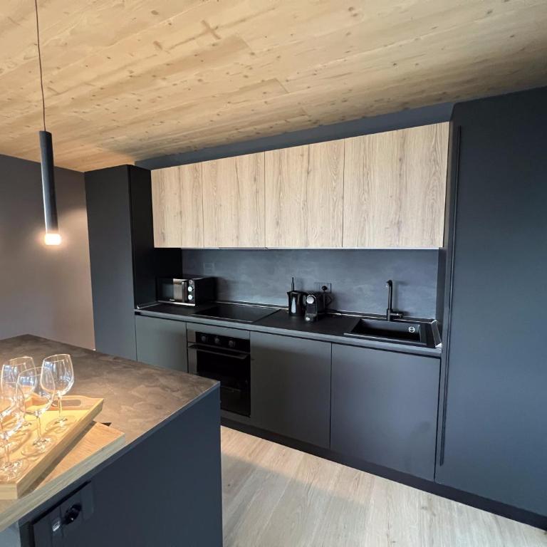 Glam Haus - Appartamento Premium con 3 Camere da Letto e Balcone - 2