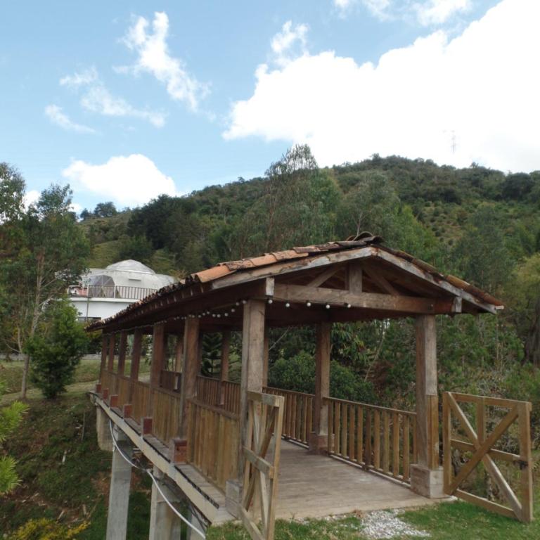 Glamping con jacuzzi y cocina- El Peñol a 30 minutos de Guatapé - Villa Deluxe - 13