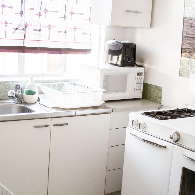 Condesa Haus Rentals - Deluxe King Studio - 7