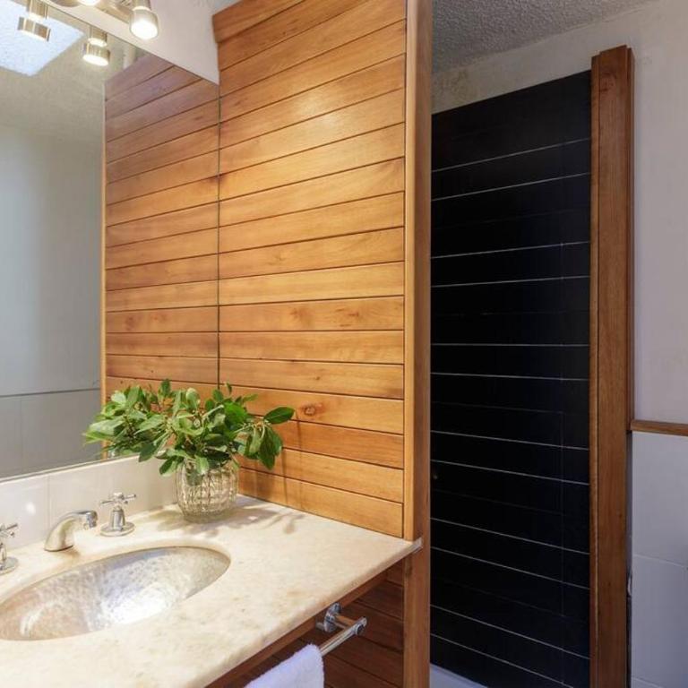 Espectacular casa con jardín en medio de Chacras - Casa de 5 dormitorios - 43