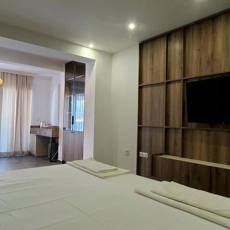 Ambassador & Ambassador Lux Apartments - Studio with Terrace - 4