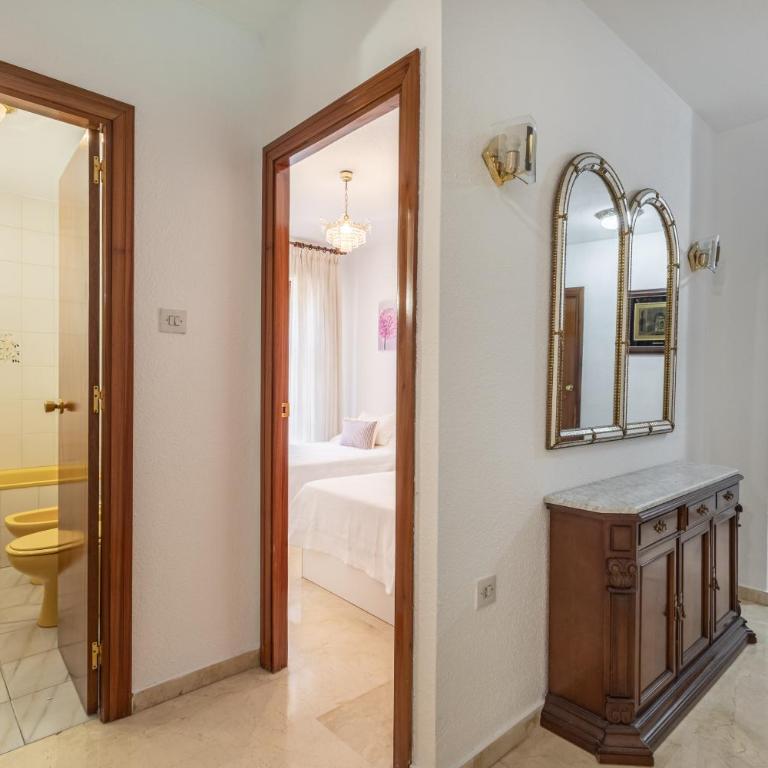 Dreaming Apartment Doña Luisa - free parking - Two-Bedroom Apartment - 11