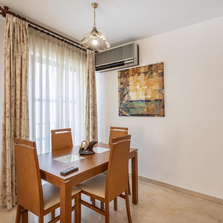 Dreaming Apartment Doña Luisa - free parking - Two-Bedroom Apartment - 9
