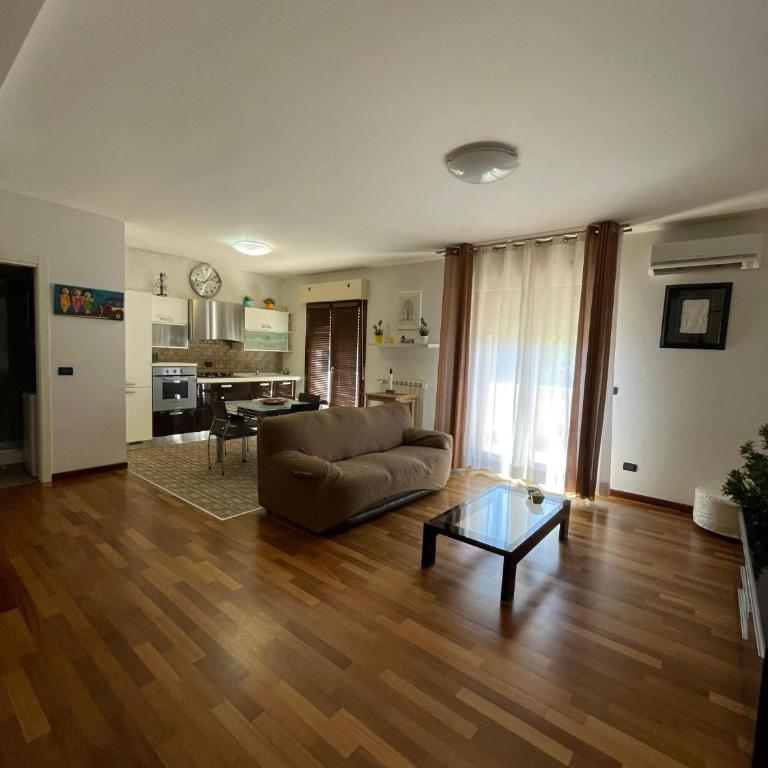 Tiburtina 296 - Appartamento con 2 Camere da Letto - 2