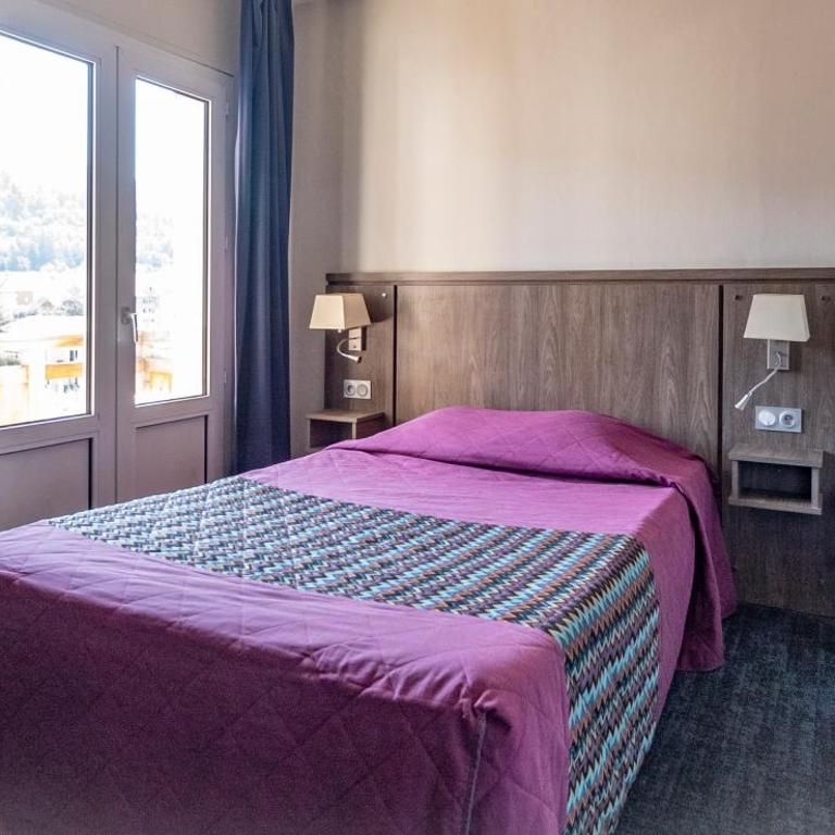 Hôtel Mont-Brison - Chambre Double avec Douche - 11