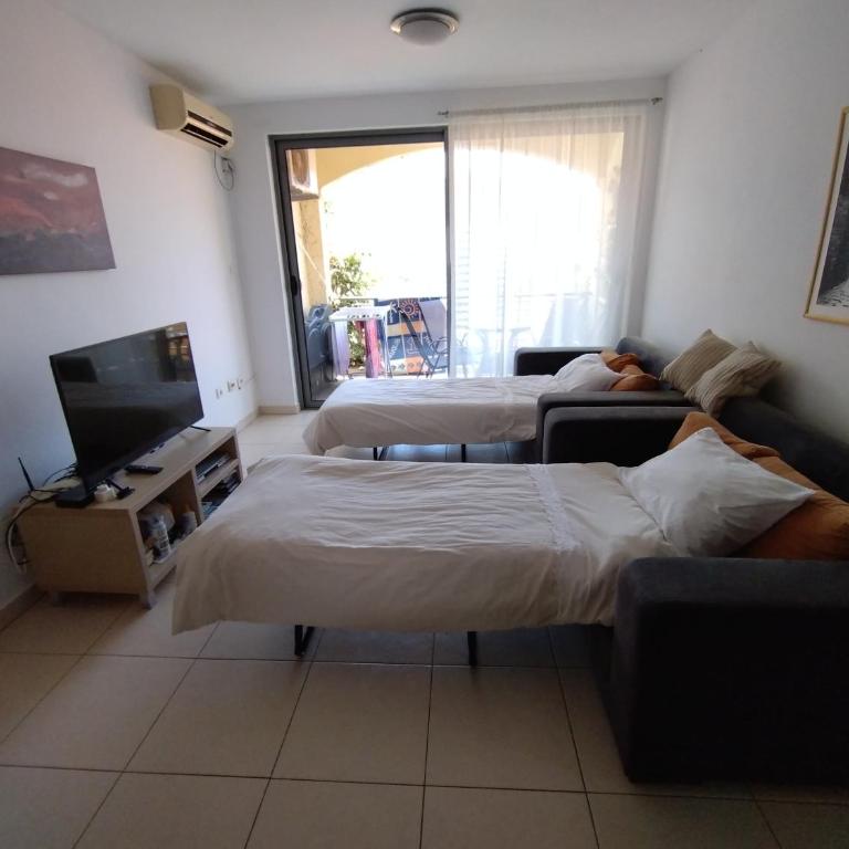 Becici Sunset Apartment - Two-Bedroom Apartment - 4