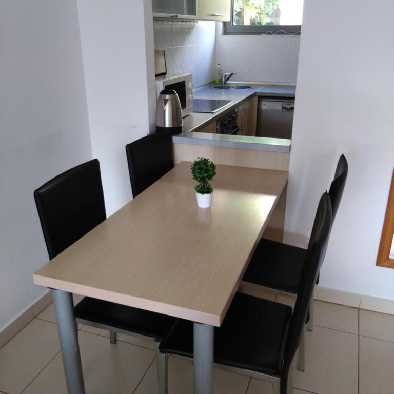 Becici Sunset Apartment - Two-Bedroom Apartment - 5